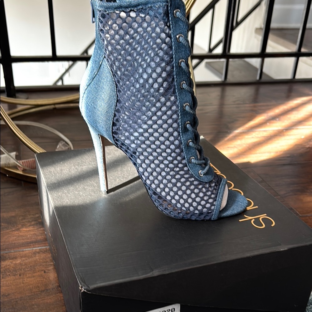 Stylish Blue Mesh Women's Heels